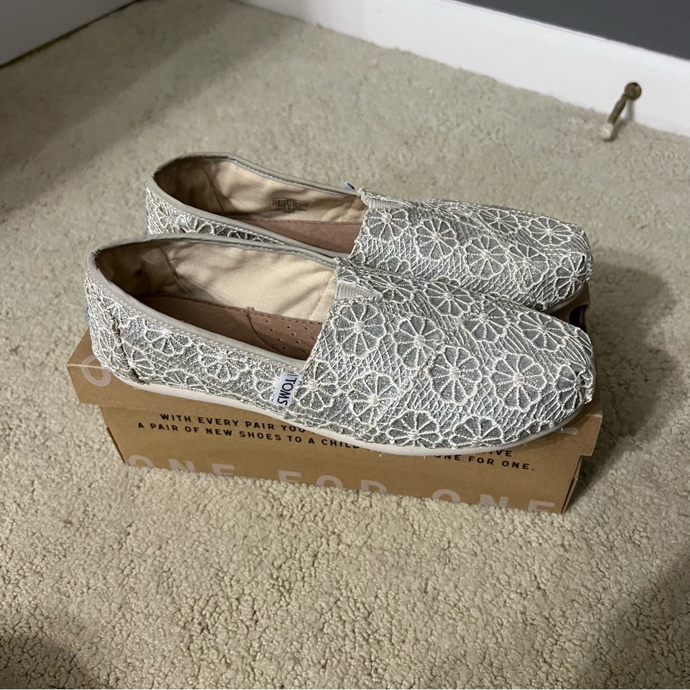Classic Silver Crochet Glitter
